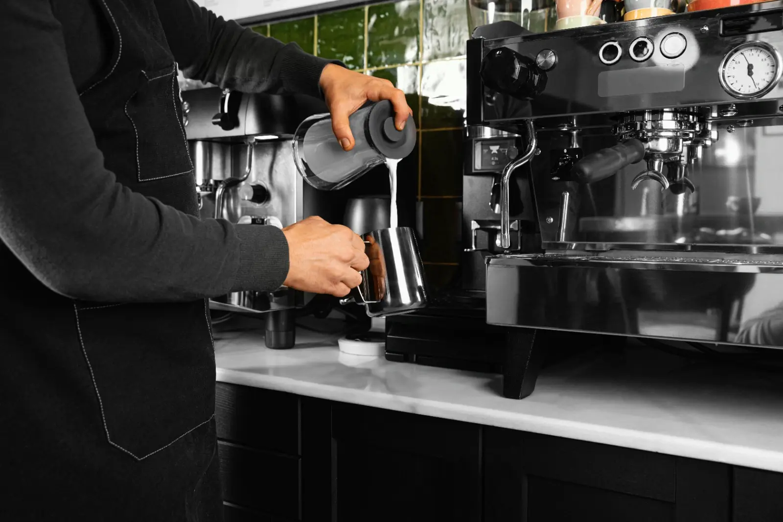 Cafe & Bar